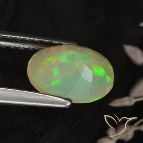 Opale Multicolore naturelle ovale, 0.75 ct, Translucide