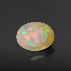 Opale multicolore naturelle coupe ovale, 0,87 ct, translucide