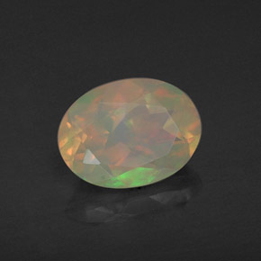 Opale multicolore naturelle coupe ovale, 0,93 ct, translucide