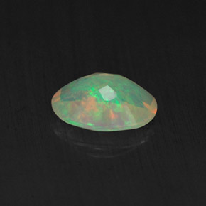 Opale multicolore naturelle transparent, 0,65 ct, transparent / translucide