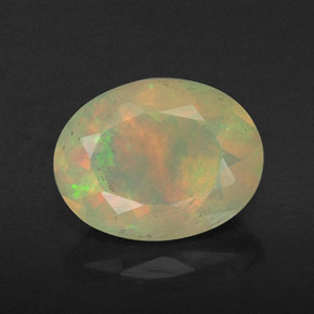 Opale multicolore naturelle coupe ovale, 0,80 ct, transparent