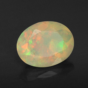 Opale multicolore naturelle coupe ovale, 0,80 ct, transparent