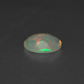 Opale multicolore naturelle transparent, 0,65 ct, transparent / translucide