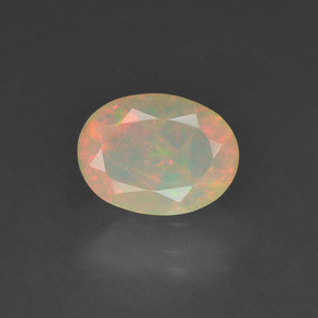 Opale multicolore naturelle coupe ovale, 0,63 ct, translucide