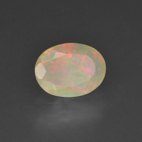 Opale multicolore naturelle coupe ovale, 0,63 ct, translucide
