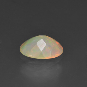 Opale multicolore naturelle coupe ovale, 0,63 ct, translucide