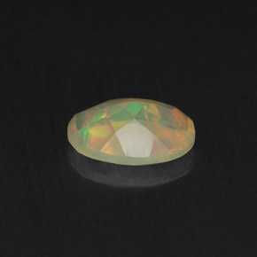 Opale multicolore naturelle transparent, 0,62 ct, transparent / translucide