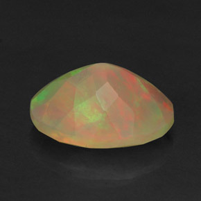 Opale multicolore naturelle coupe ovale, 1,09 ct, translucide