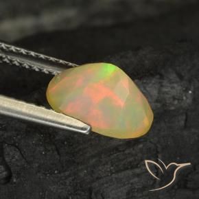 Opale Multicolore naturelle ovale, 1.21 ct, Translucide