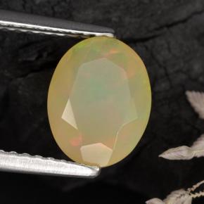 Opale multicolore naturelle coupe ovale, 1,04 ct, translucide