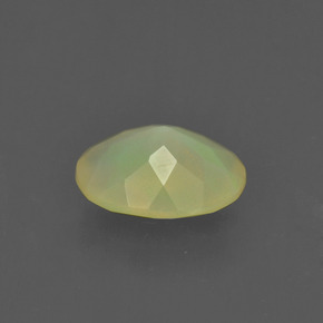 Opale multicolore naturelle coupe ovale, 0,93 ct, translucide