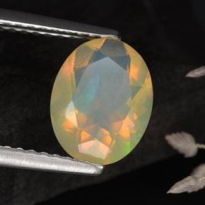 Opale multicolore naturelle coupe ovale, 1,05 ct, translucide