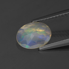 Opale multicolore naturelle coupe ovale, 0,83 ct, transparent