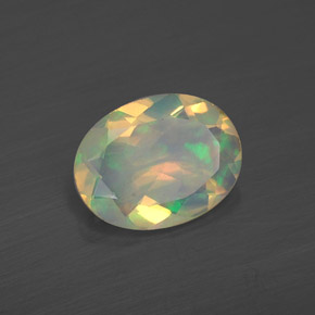 Opale multicolore naturelle coupe ovale, 0,86 ct, transparent