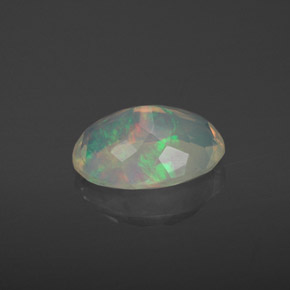 Opale multicolore naturelle coupe ovale, 1,92 ct, transparent