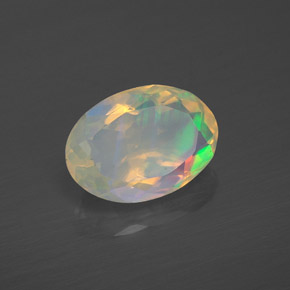 Opale multicolore naturelle coupe ovale, 1,77 ct, transparent