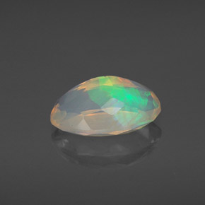 Opale multicolore naturelle coupe ovale, 1,77 ct, transparent