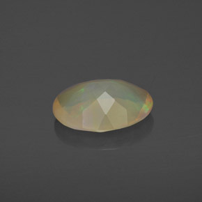Opale multicolore naturelle coupe ovale, 1,17 ct, translucide