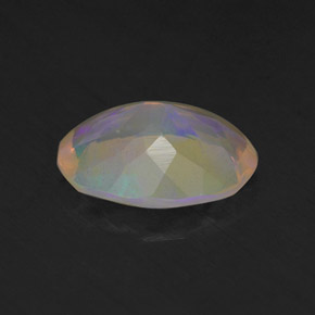 Opale multicolore naturelle coupe ovale, 1,27 ct, translucide