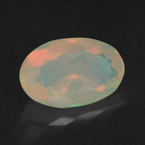 Opale multicolore naturelle coupe ovale, 1,72 ct, transparent