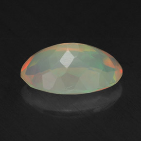 Opale multicolore naturelle coupe ovale, 1,72 ct, transparent