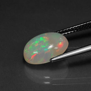 Opale multicolore naturelle coupe ovale, 2,72 ct, transparent