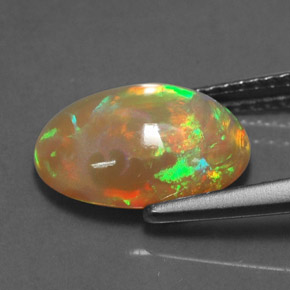 Opale multicolore naturelle coupe ovale, 2,23 ct, translucide