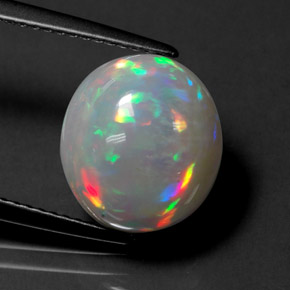 Opale multicolore naturelle coupe ovale, 4,41 ct, translucide