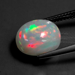 Opale multicolore naturelle coupe ovale, 4,41 ct, translucide