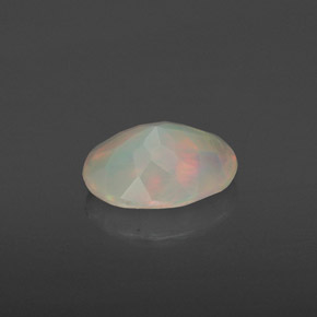 Opale multicolore naturelle transparent, 0,65 ct, transparent / translucide