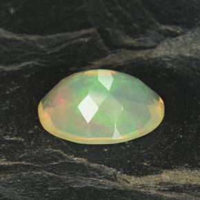 Opale multicolore naturelle coupe ovale, 2,17 ct, transparent