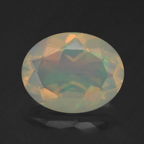 Opale multicolore naturelle coupe ovale, 1,60 ct, transparent