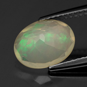 Opale multicolore naturelle coupe ovale, 1,60 ct, transparent