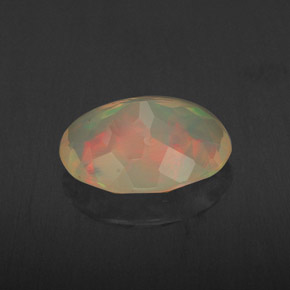 Opale multicolore naturelle coupe ovale, 1,65 ct, transparent