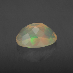 Opale multicolore naturelle coupe ovale, 1,88 ct, transparent