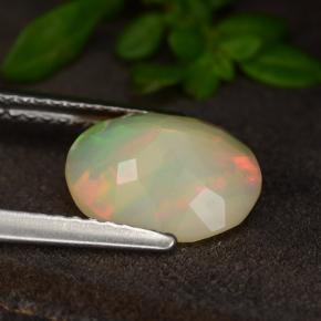 Opale multicolore naturelle coupe ovale, 1,21 ct, translucide