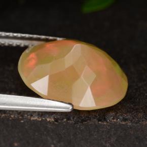 Opale jaune naturelle coupe ovale, 2,07 ct, translucide