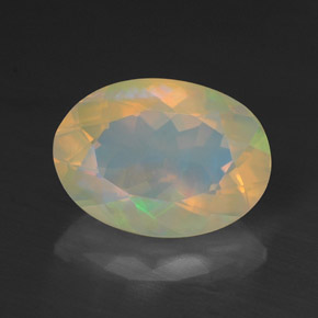 Opale multicolore naturelle coupe ovale, 1,38 ct, translucide