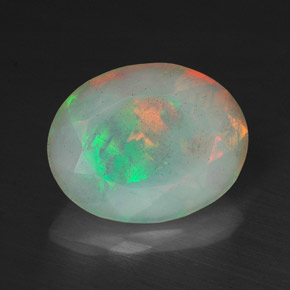 Opale multicolore naturelle coupe ovale, 1,34 ct, translucide