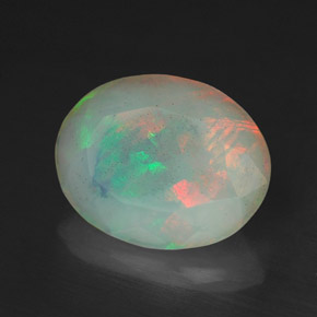 Opale multicolore naturelle coupe ovale, 1,34 ct, translucide