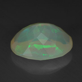Opale multicolore naturelle coupe ovale, 2,09 ct, transparent