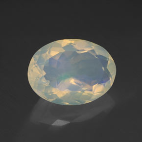 Opale multicolore naturelle coupe ovale, 2,58 ct, transparent
