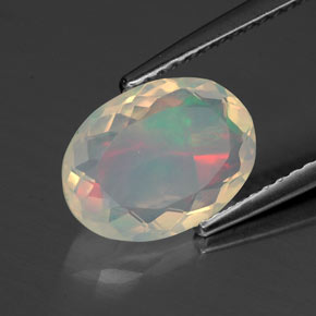 Opale multicolore naturelle coupe ovale, 1,54 ct, transparent