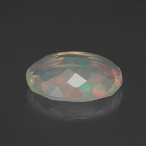 Opale multicolore naturelle coupe ovale, 1,54 ct, transparent