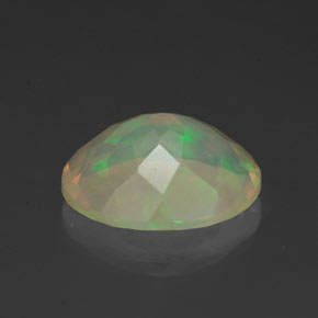 Opale multicolore naturelle coupe ovale, 1,37 ct, transparent