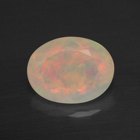 Opale multicolore naturelle coupe ovale, 1,53 ct, translucide