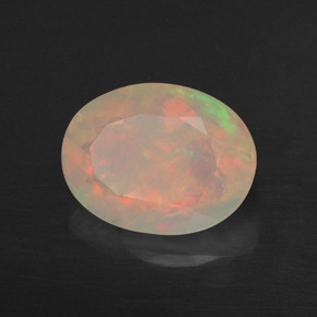 Opale multicolore naturelle coupe ovale, 1,53 ct, translucide