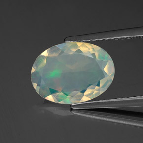 Opale multicolore naturelle coupe ovale, 1,53 ct, transparent