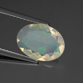 Opale multicolore naturelle coupe ovale, 1,53 ct, transparent