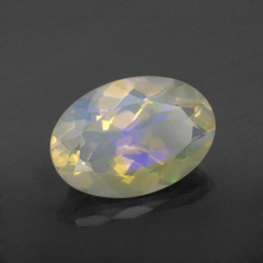 Opale multicolore naturelle coupe ovale, 1,78 ct, transparent